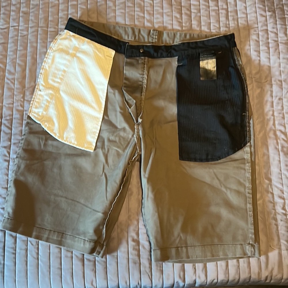 Volcom Shorts - Picture 3 of 4